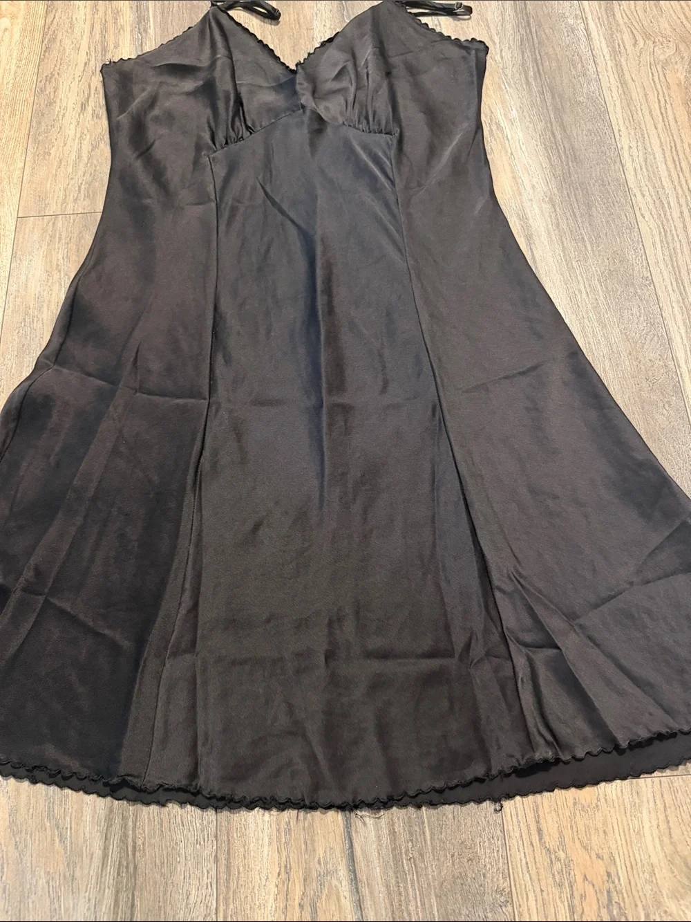 90’sVictoria's Secret Black 100%Silk Slip Chemise with Spaghetti Straps
